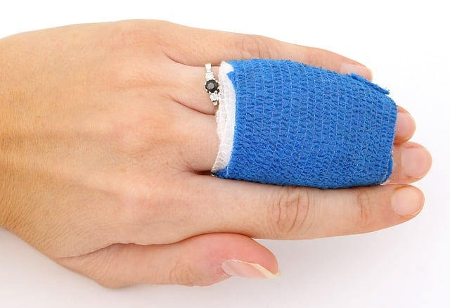main couverte par un bandage